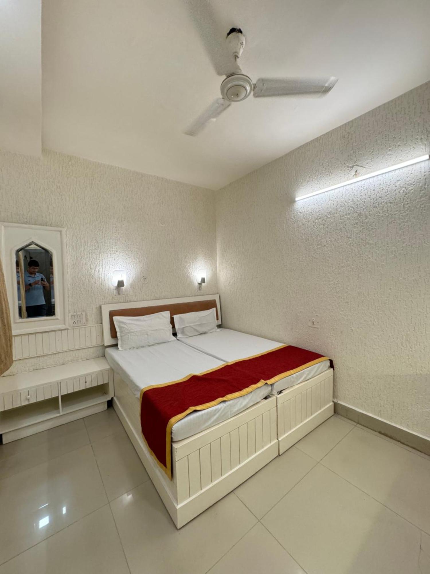 Hotel Kamal Nearest To Taj Mahal Agra  Buitenkant foto
