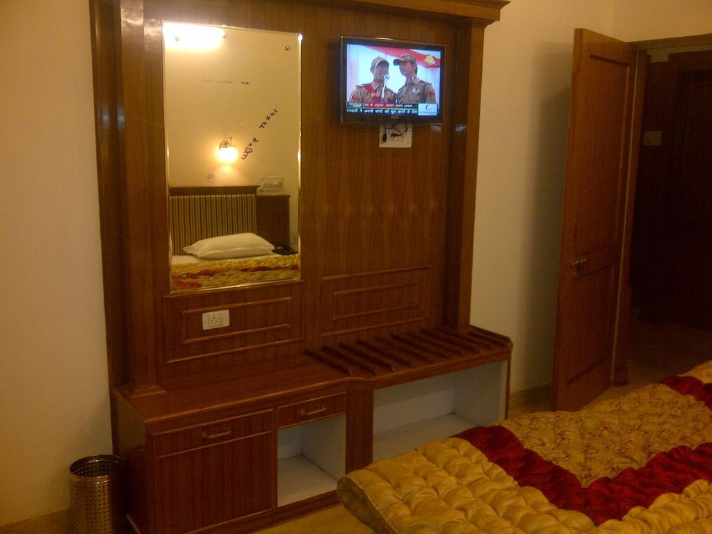 Hotel Kamal Nearest To Taj Mahal Agra  Buitenkant foto