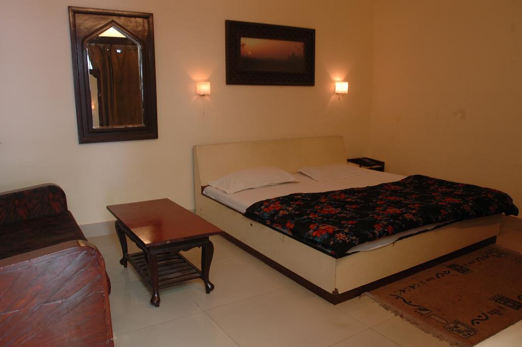 Hotel Kamal Nearest To Taj Mahal Agra  Buitenkant foto