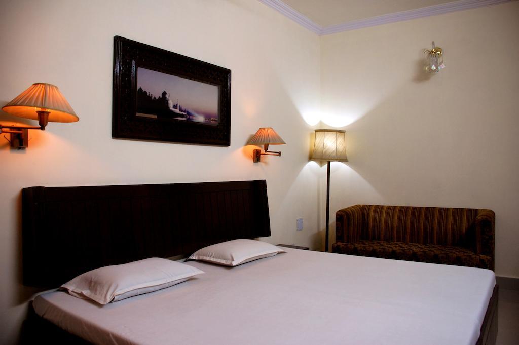 Hotel Kamal Nearest To Taj Mahal Agra  Buitenkant foto